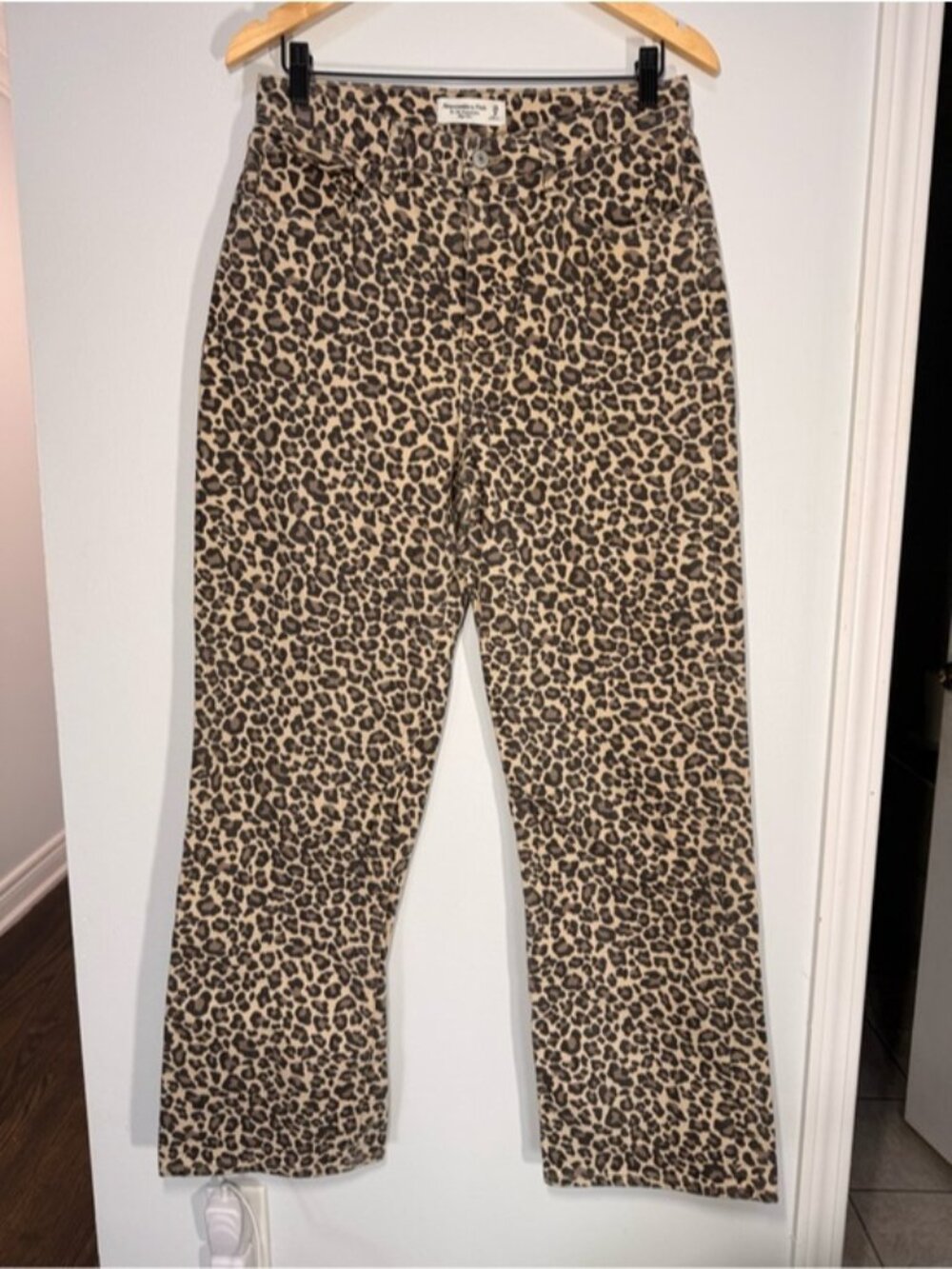 Abercrombie & Fitch High Rise 90s Relaxed Jean Leopard Print size 29